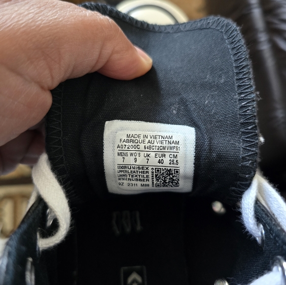 Converse Black High-Top Sneakers LEATHER Unisex Size 7 In Mens, 9 In Womens - Picture 3 of 16